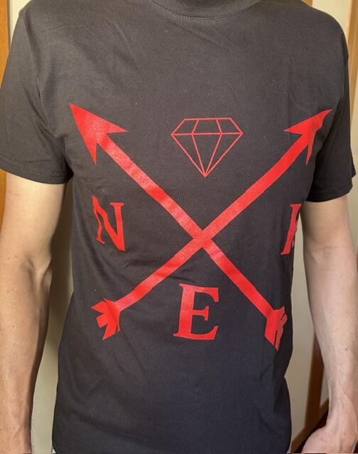 T-Shirt Nera NEK con stampa rossa taglia Small Modello Unisex 