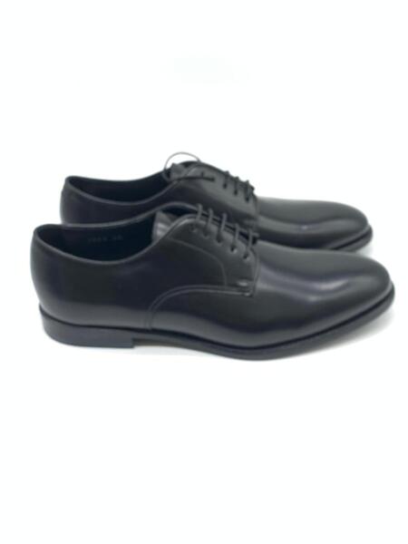 Doucal’s Derby stringata in pelle Nero  