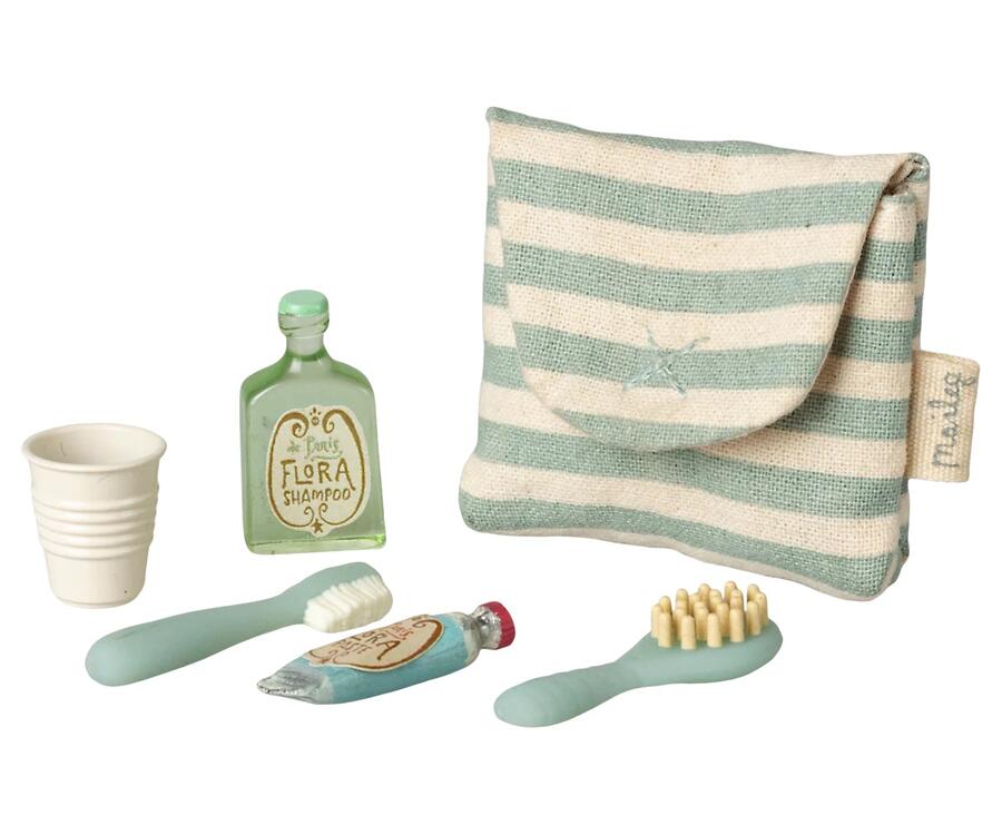 Set accessori bagno con borsa