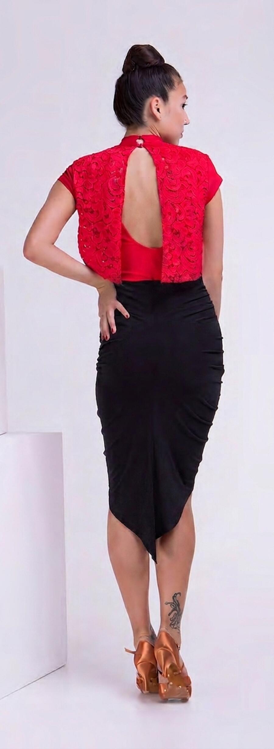 Skirt with gathered sides and central lace U490