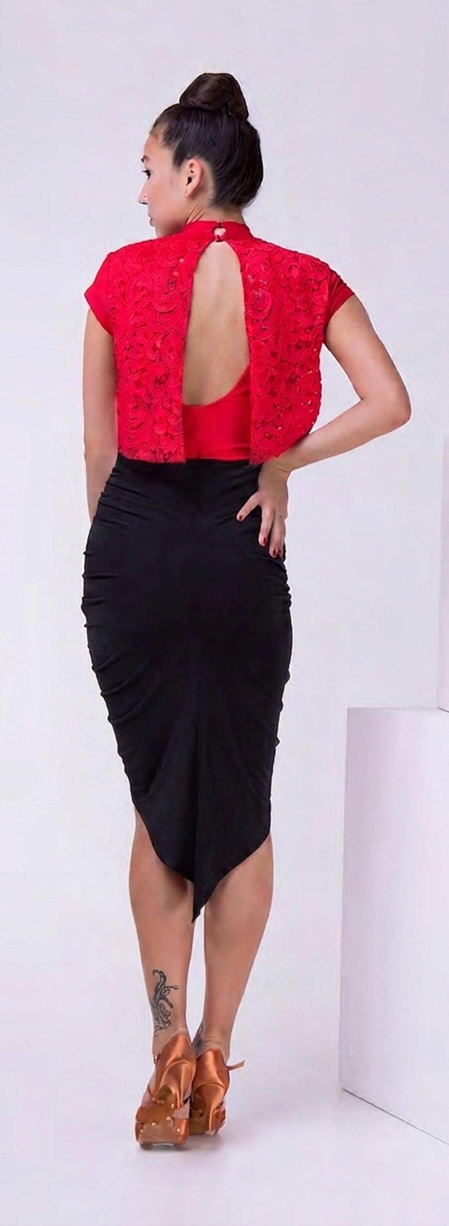 Skirt with gathered sides and central lace U490