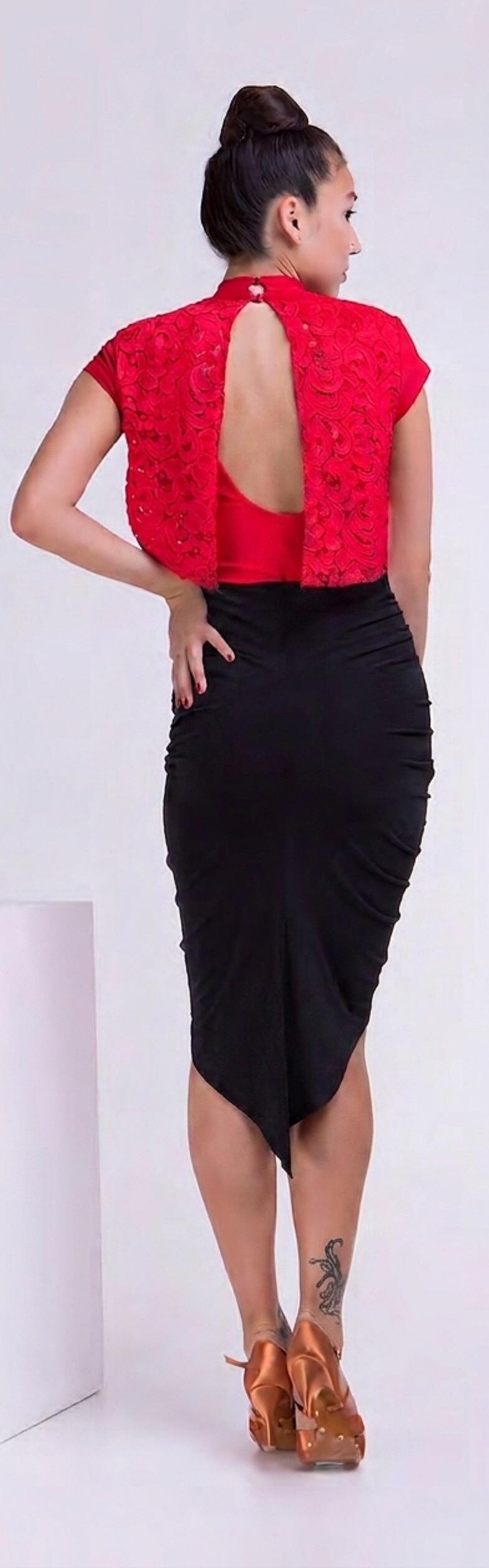 Skirt with gathered sides and central lace U490