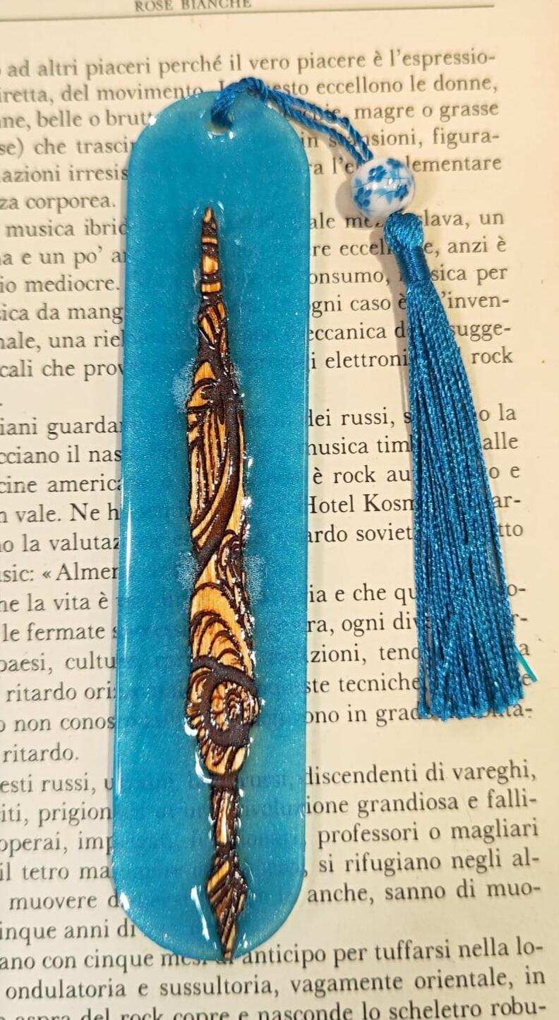 Segnalibro legno e resina