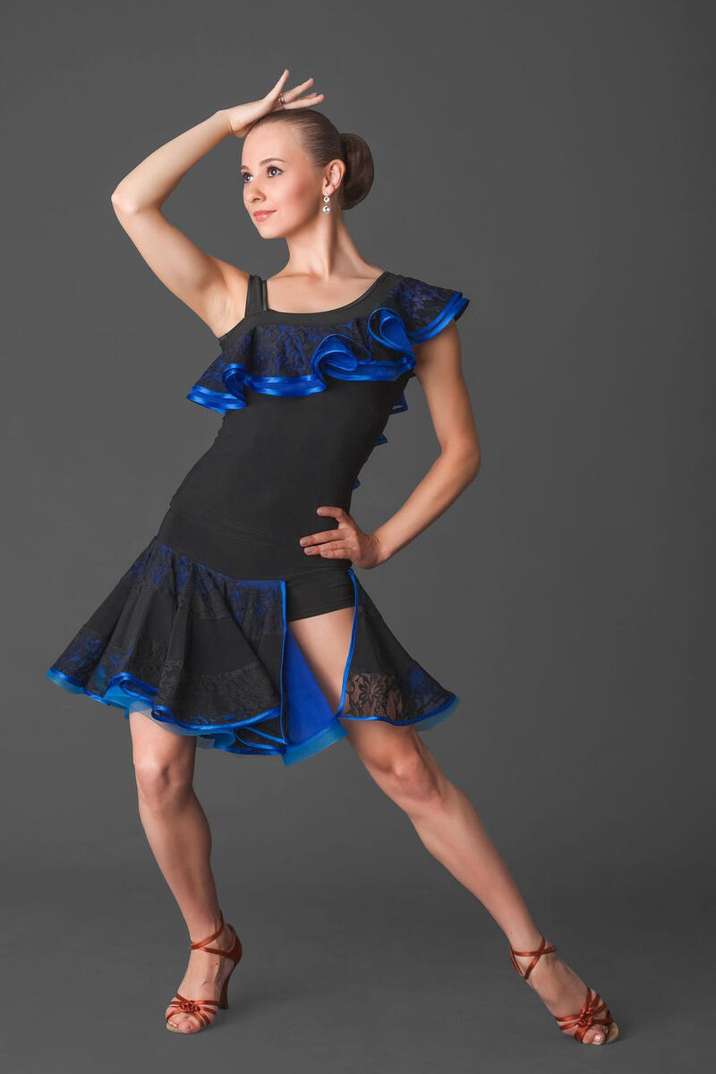 U334 MAGLIA da ballo con inserti in pizzo tulle e volant a spirale bordinati in raso