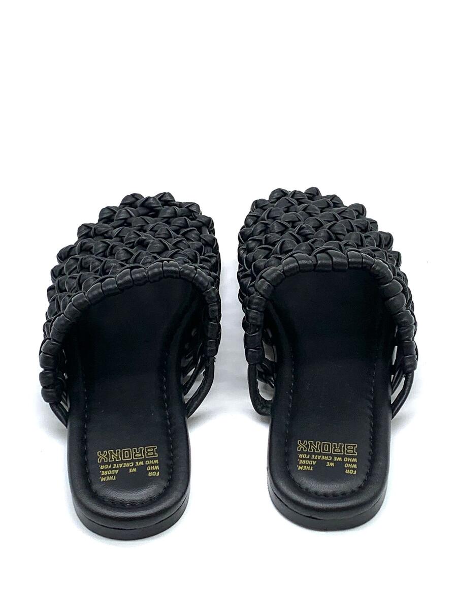 BRONX Ciabatta intrecciata in pelle nera