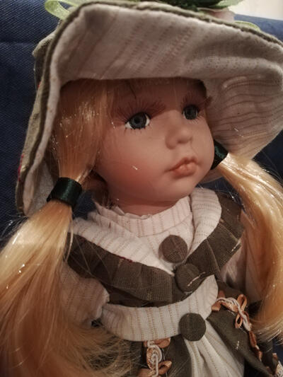 Bambola da Collezione in Porcellana con Capelli Biondi e bel Sorriso  RF Collection SOTTOCOSTO
