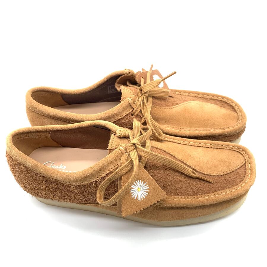 Clarks tan combi wallabee