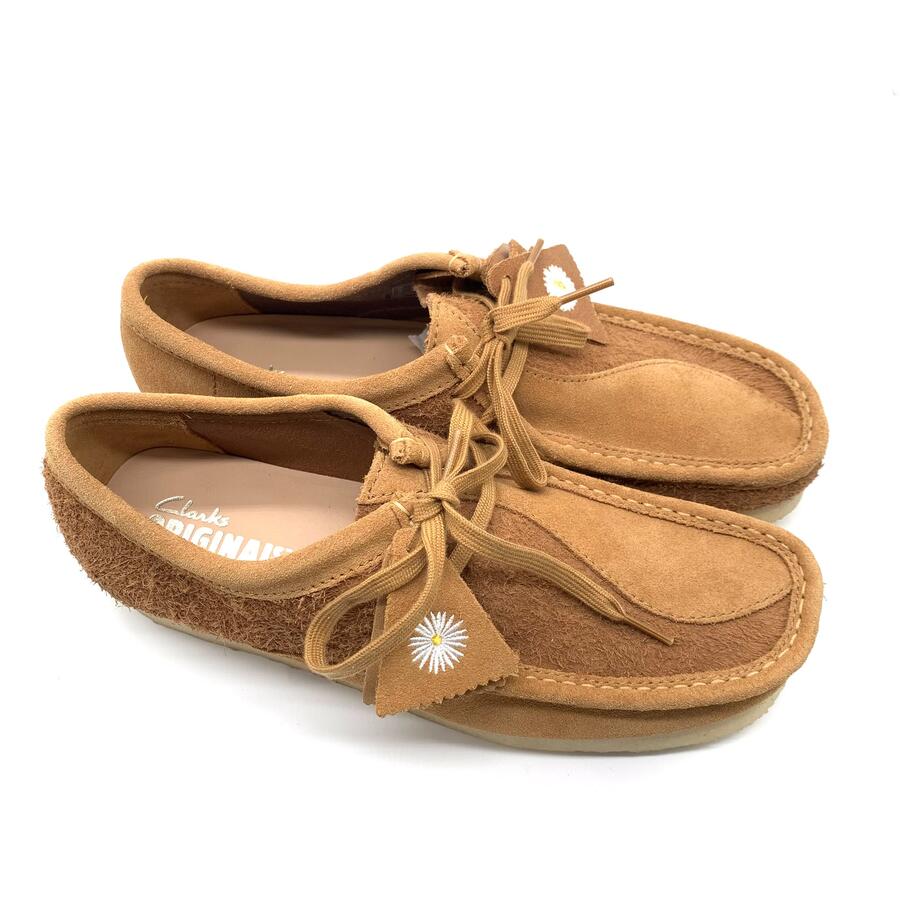 Clarks tan combi wallabee