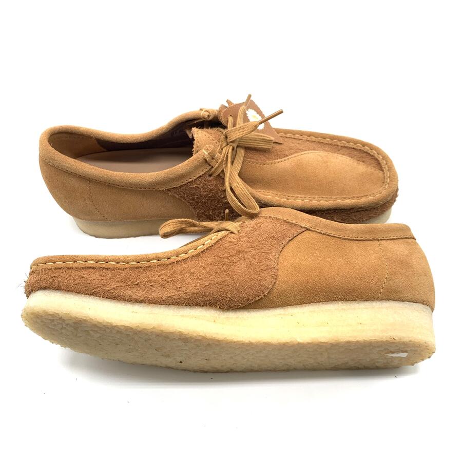 Clarks tan combi wallabee