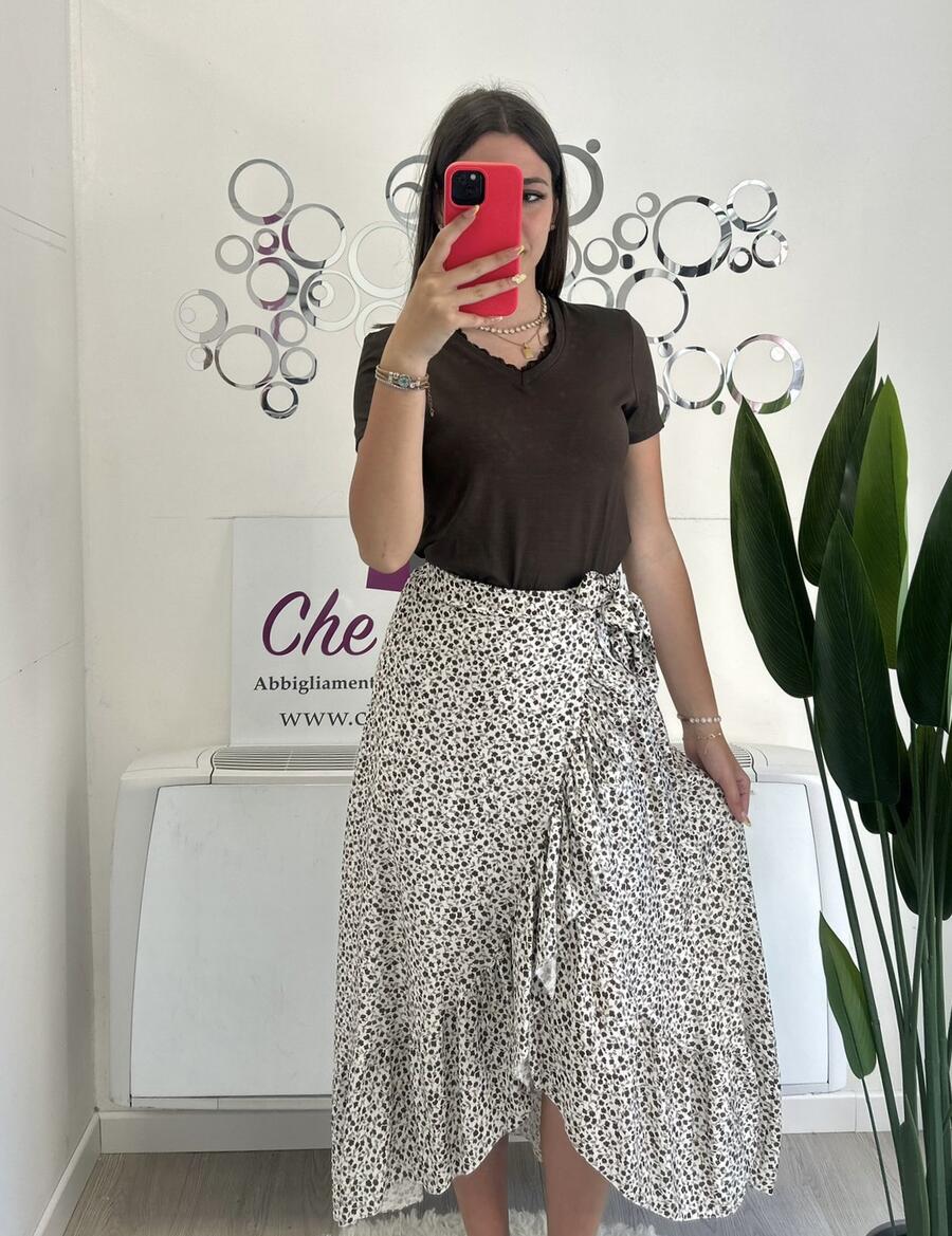NOVITÀ T-shirt scollo a V con dettaglio pizzo
