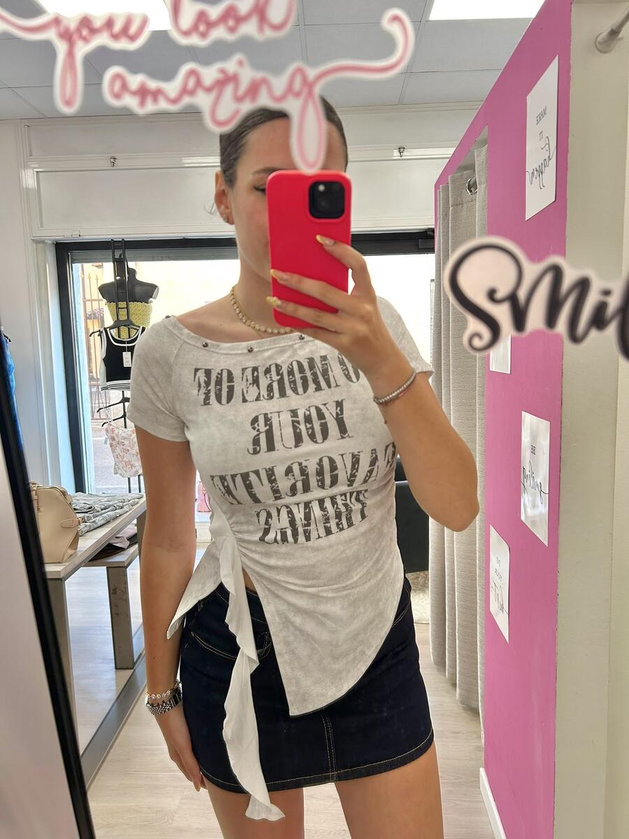 NOVITÀ T-shirt in cotone con scritta e voulant