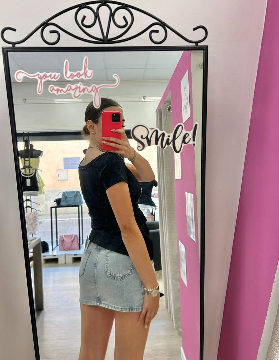 NOVITÀ T-shirt in cotone con scritta e voulant
