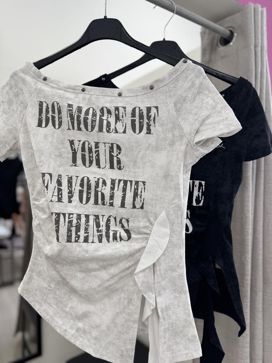 NOVITÀ T-shirt in cotone con scritta e voulant