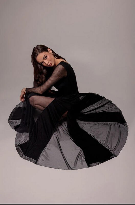 Abito con spicchi in tulle con maniche 4-0166