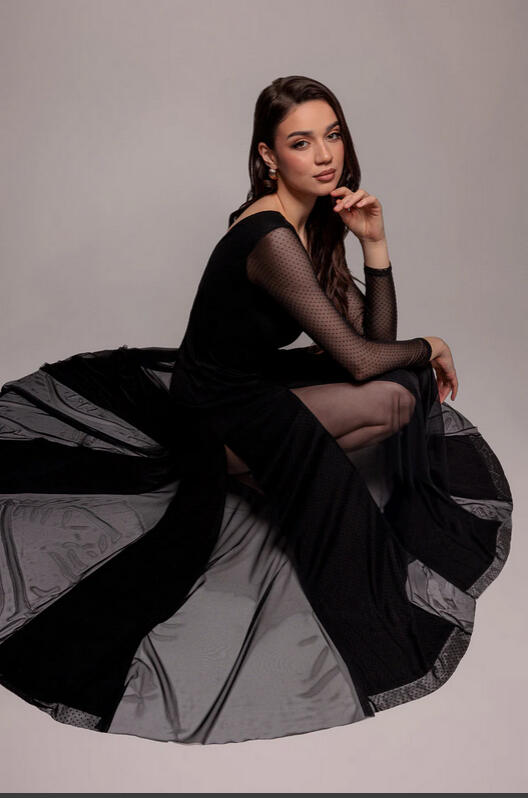 4-0166 Abito con spicchi in tulle con maniche