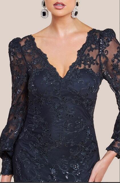 0909 Long dress in tulle and embroidered lace with lined sequins and sleeves
