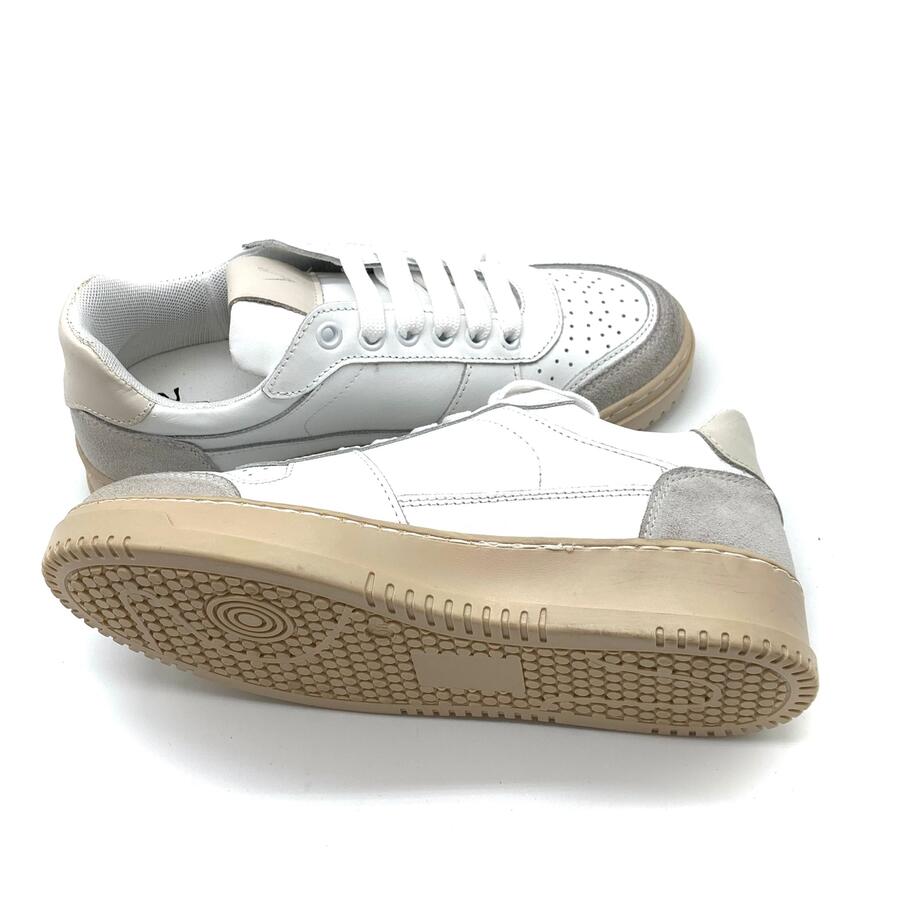 V2 Sneakers in vitello bianco latte