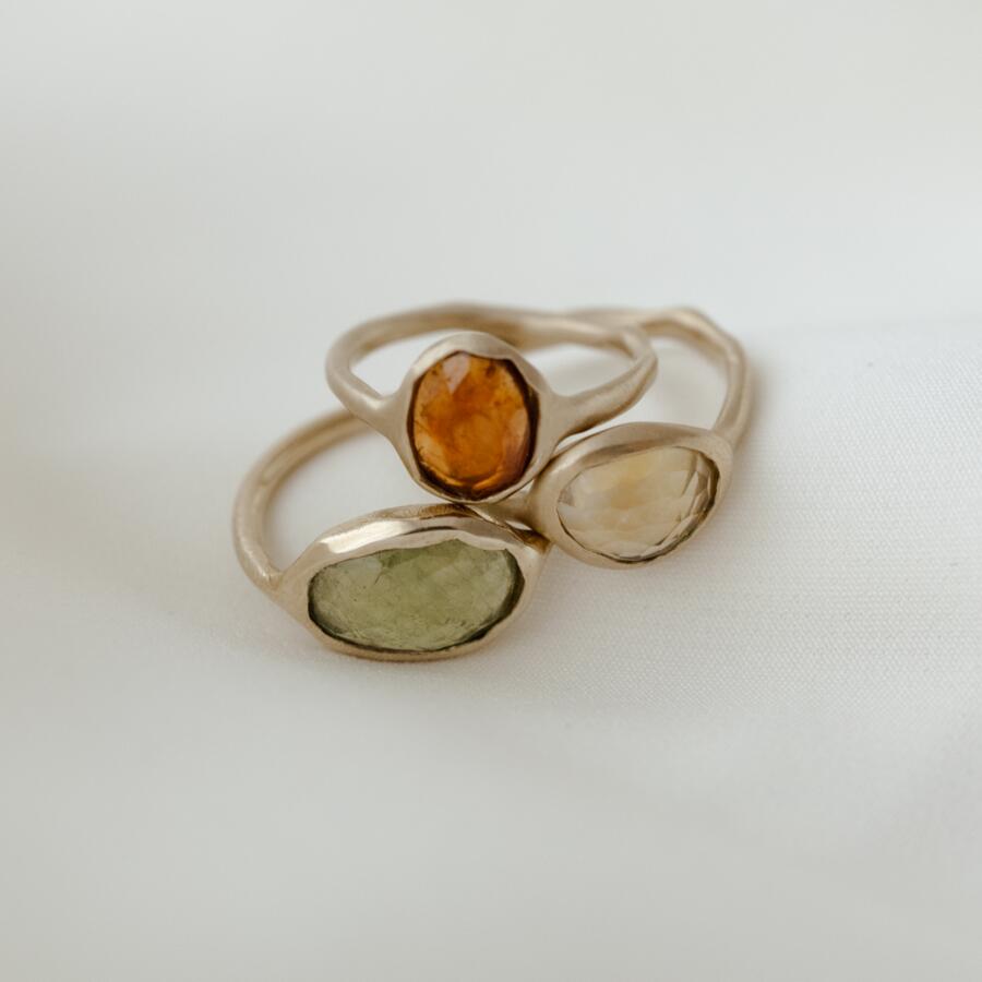 Anello con granato essonite misura 13