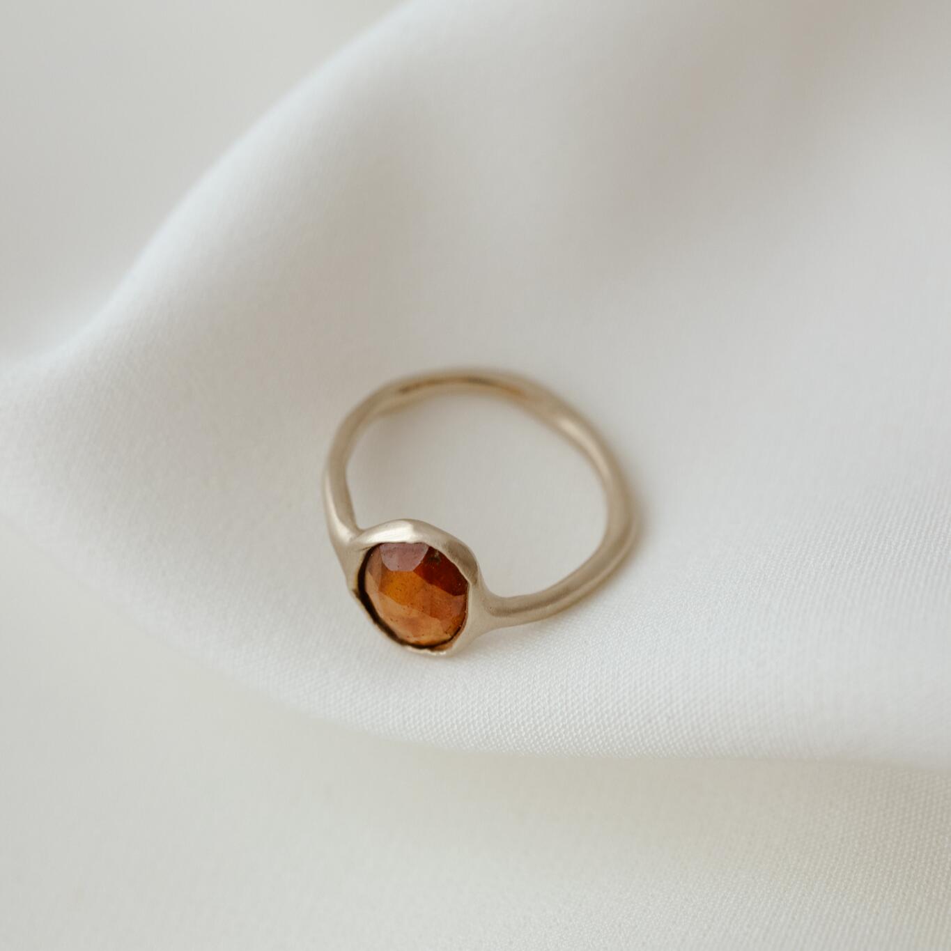Anello con granato essonite misura 13