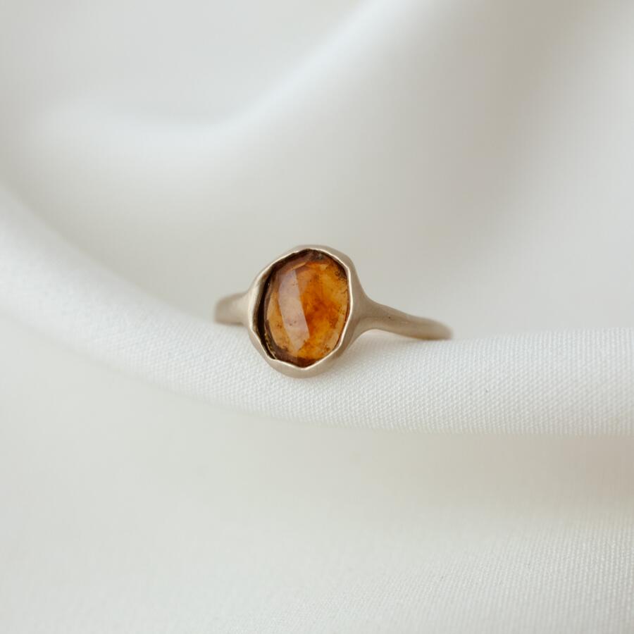 Anello con granato essonite misura 13