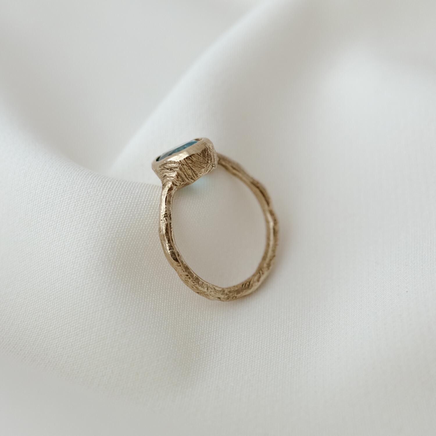 Anello con apatite misura 11