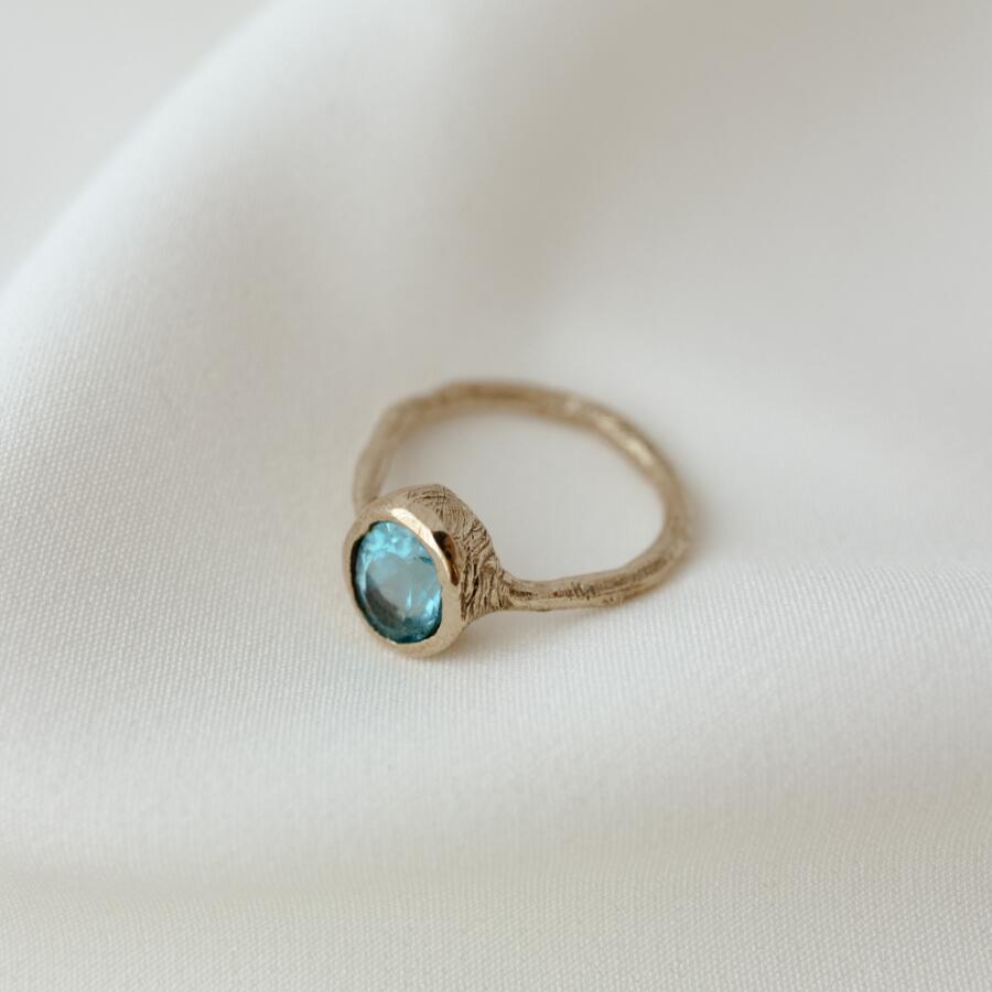 Anello con apatite misura 11