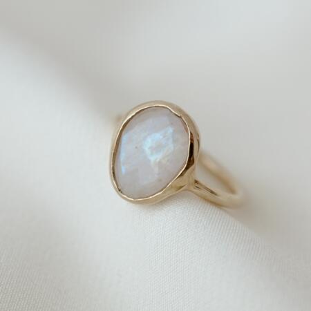 Anello con pietra di luna bianca misura 14