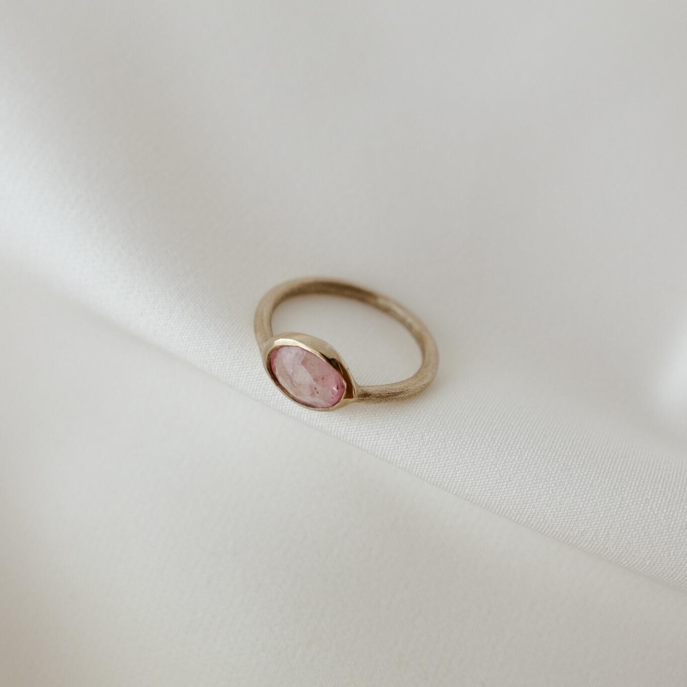 Anello con tormalina orizzontale misura 13