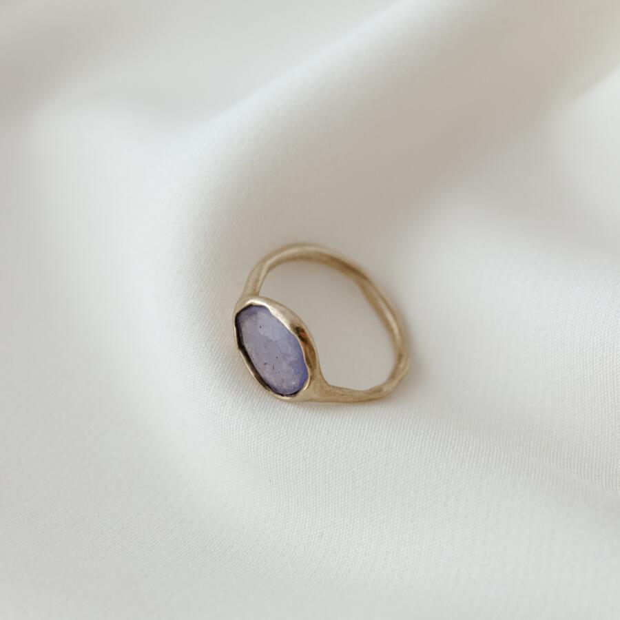 Anello con tanzanite orizzontale misura 14