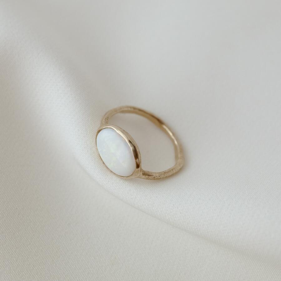 Anello con opale sintetico misura 16.5