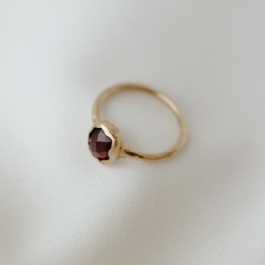 Anello con granato misura 10