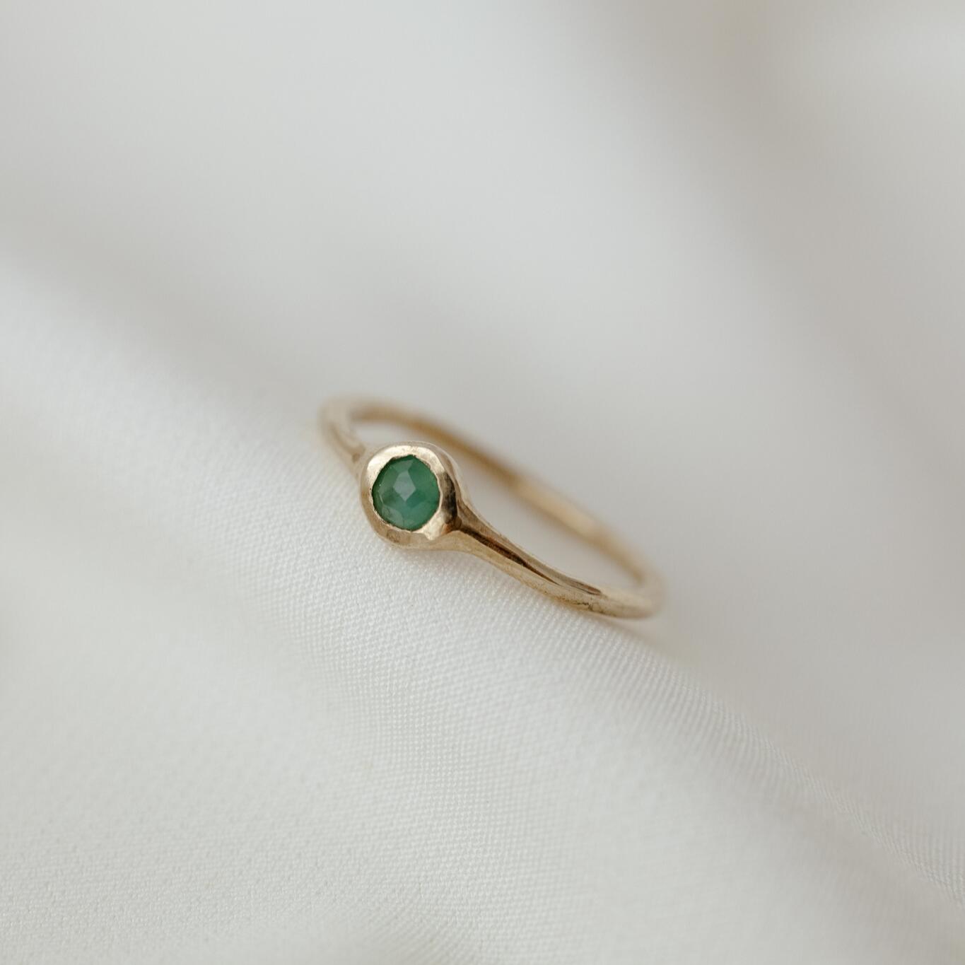 Anello con radice di smeraldo misura 15.5