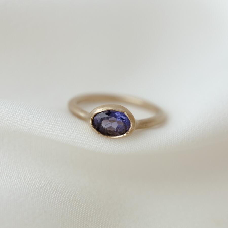 Anello con iolite misura 11.5
