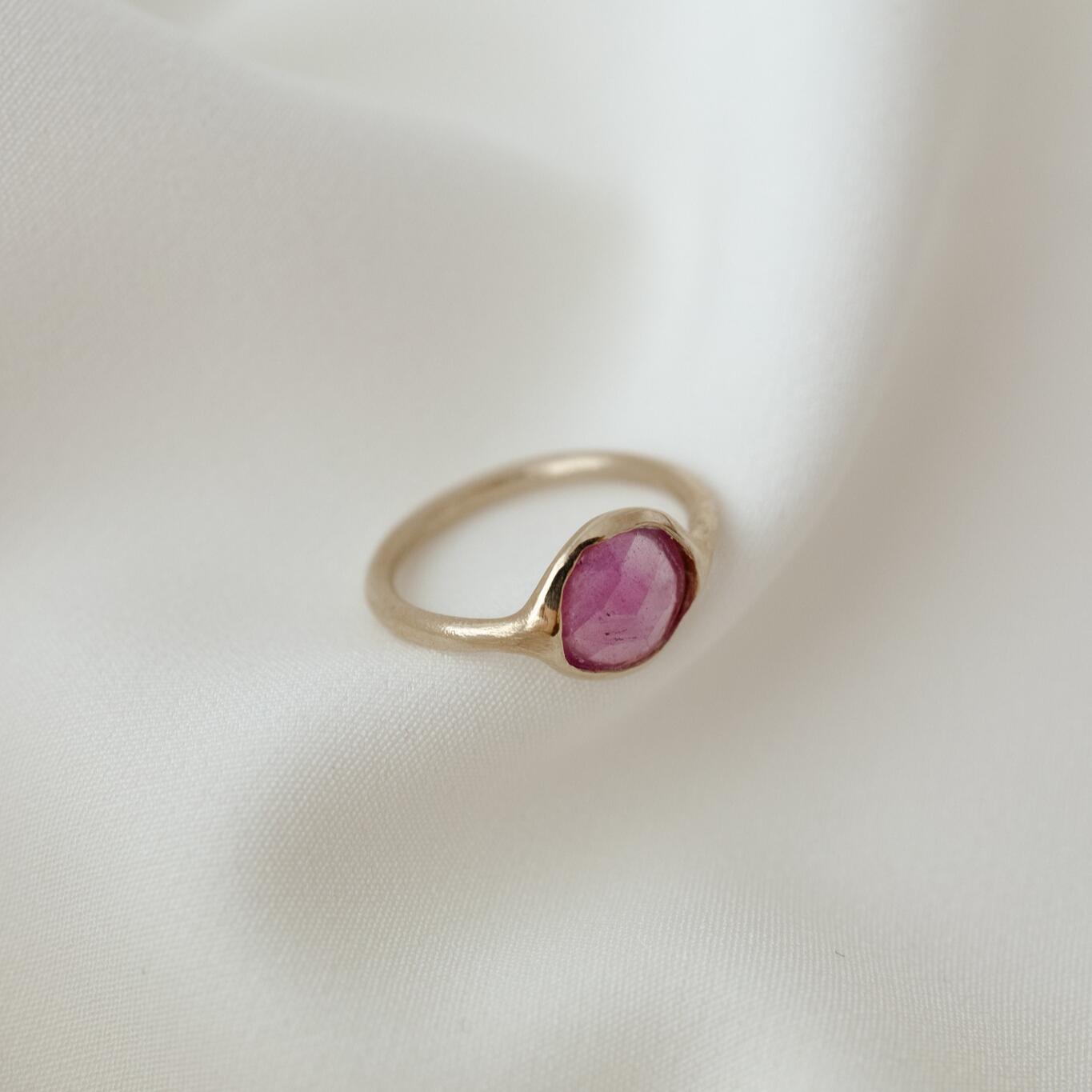 Anello con zaffiro rosa tondo misura 13