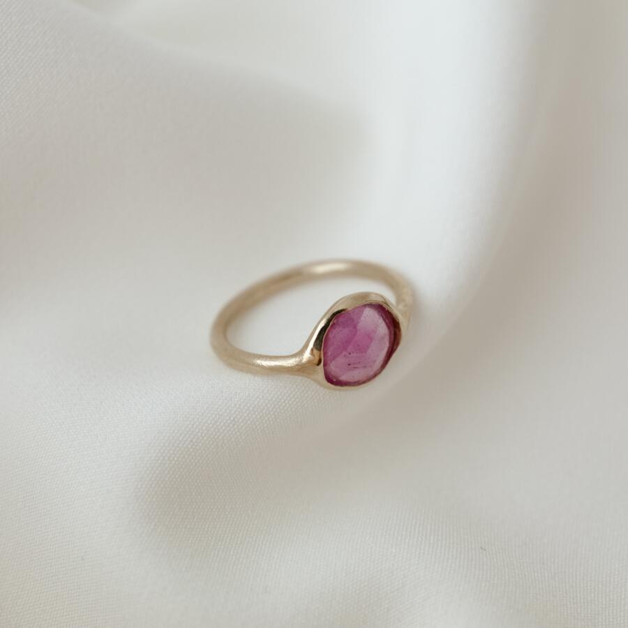 Anello con zaffiro rosa tondo misura 13