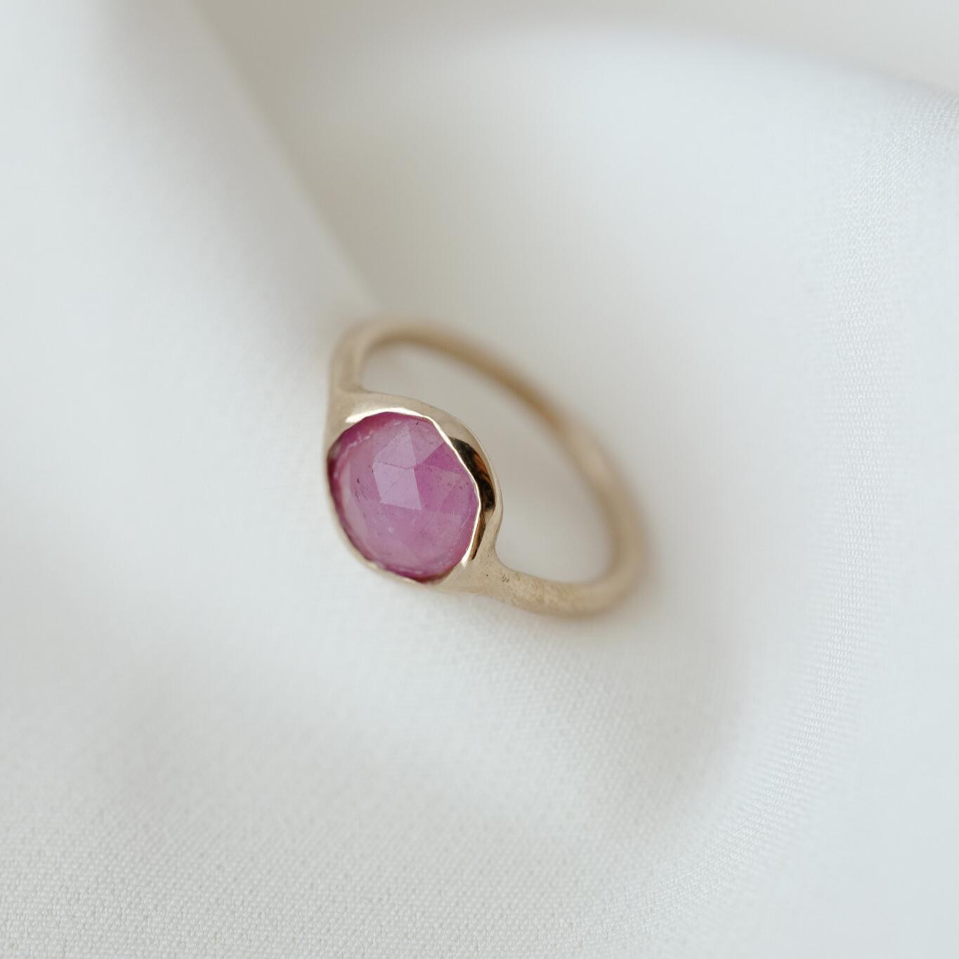 Anello con zaffiro rosa tondo misura 13