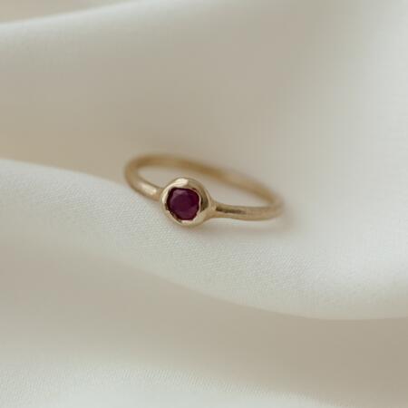 Anello con radice di rubino misura 11