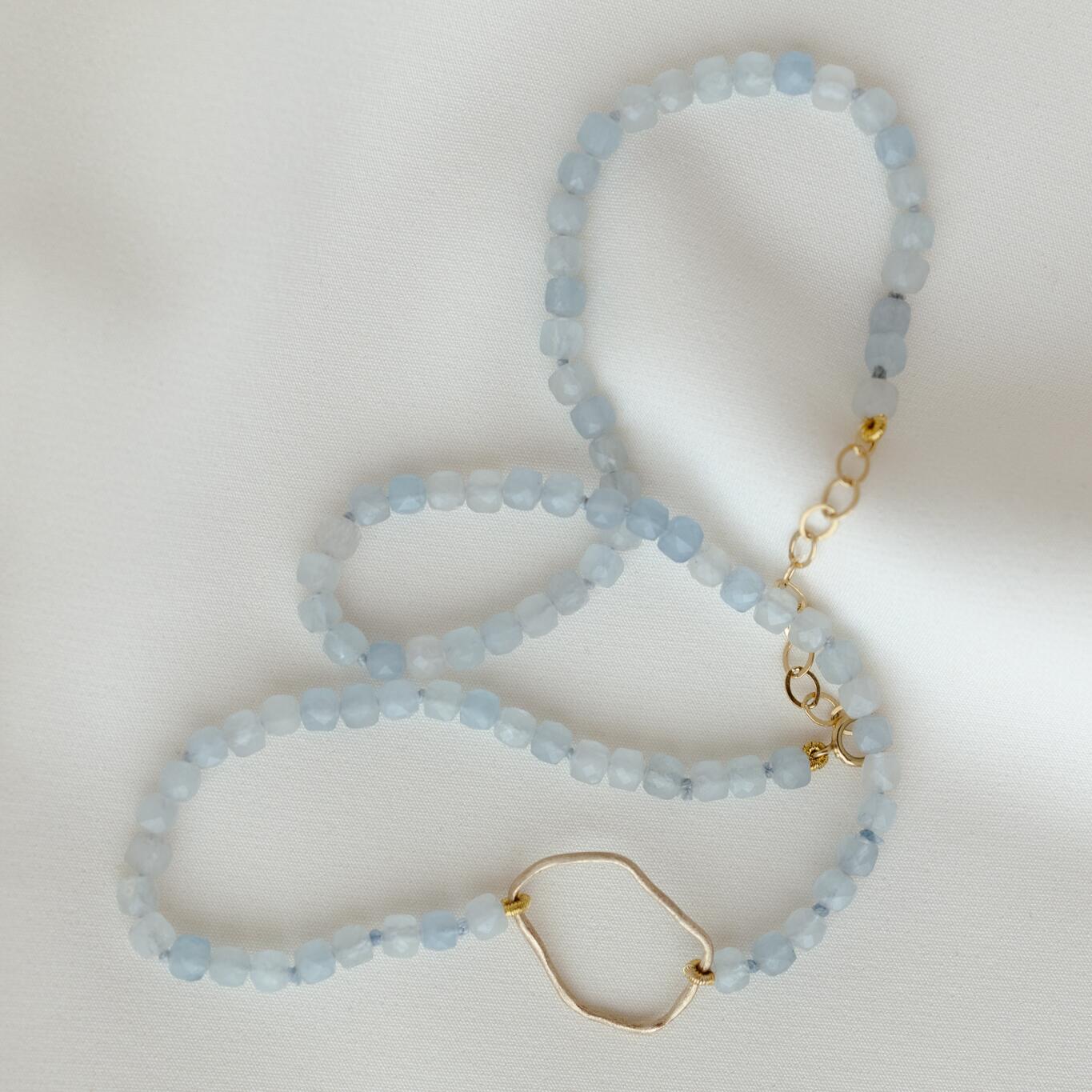 Collana con cubetti di acquamarina