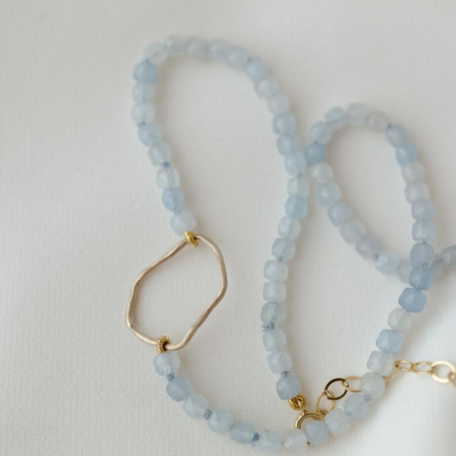 Collana con cubetti di acquamarina