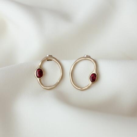 Orecchini con rodolite