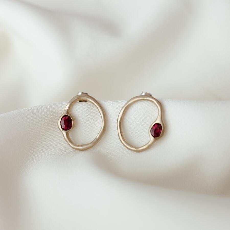 Orecchini con rodolite