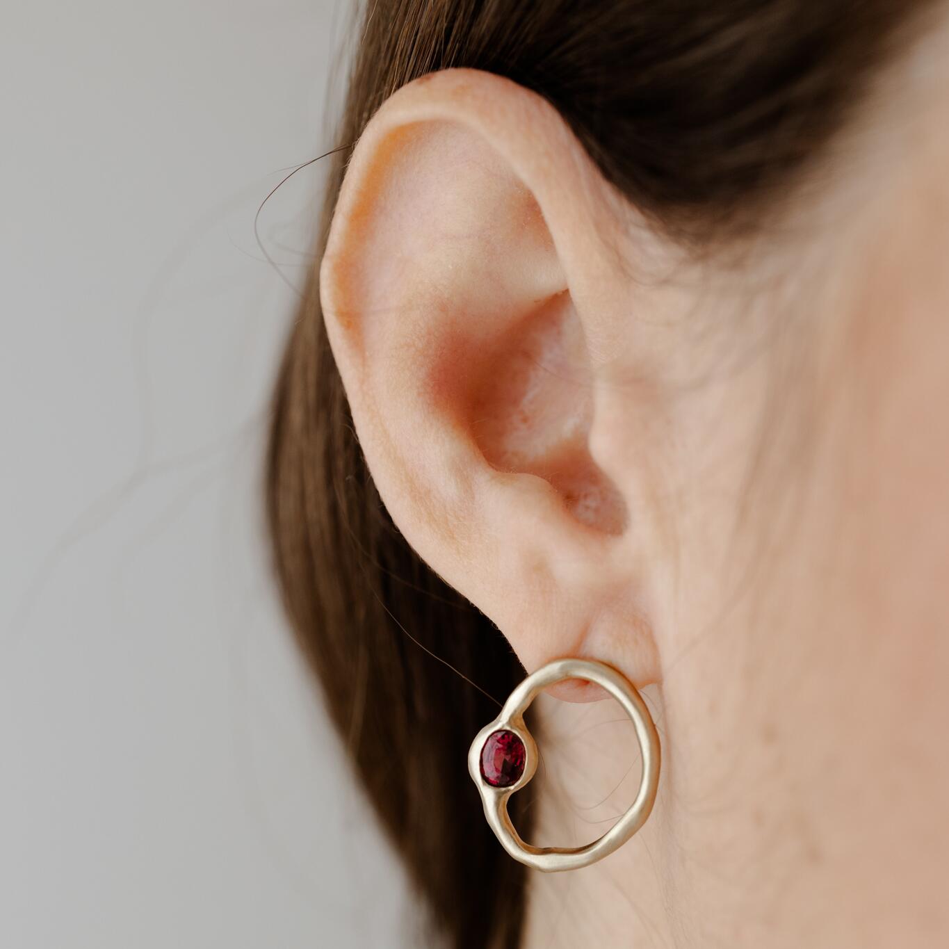 Orecchini con rodolite