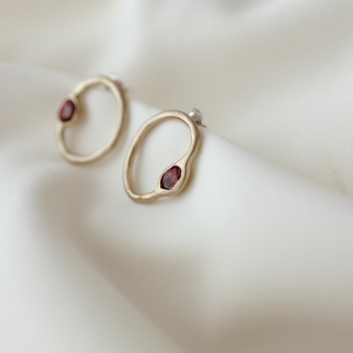 Orecchini con rodolite