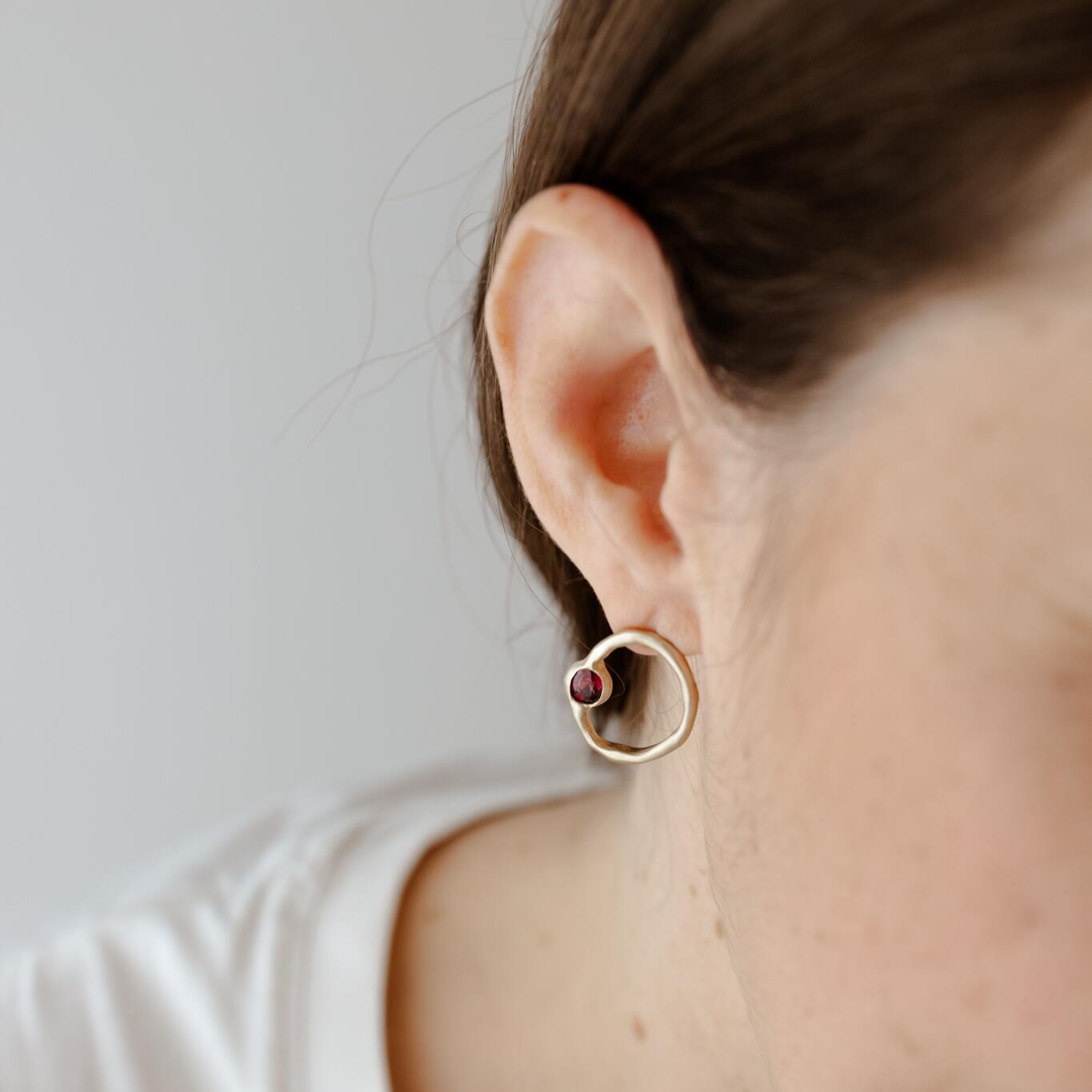 Orecchini con rodolite