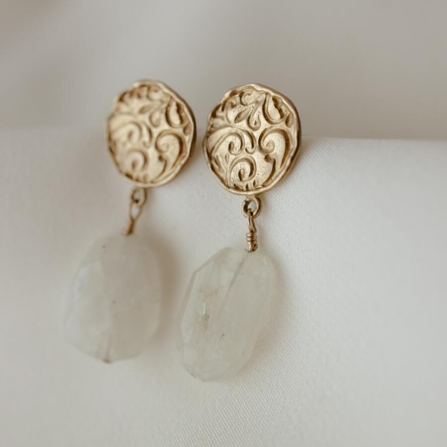 Orecchini con pietra di luna