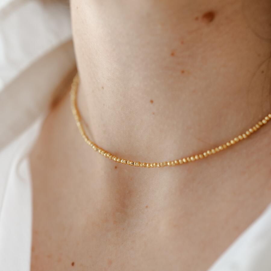 Collana con piccole pietre di pirite naturale