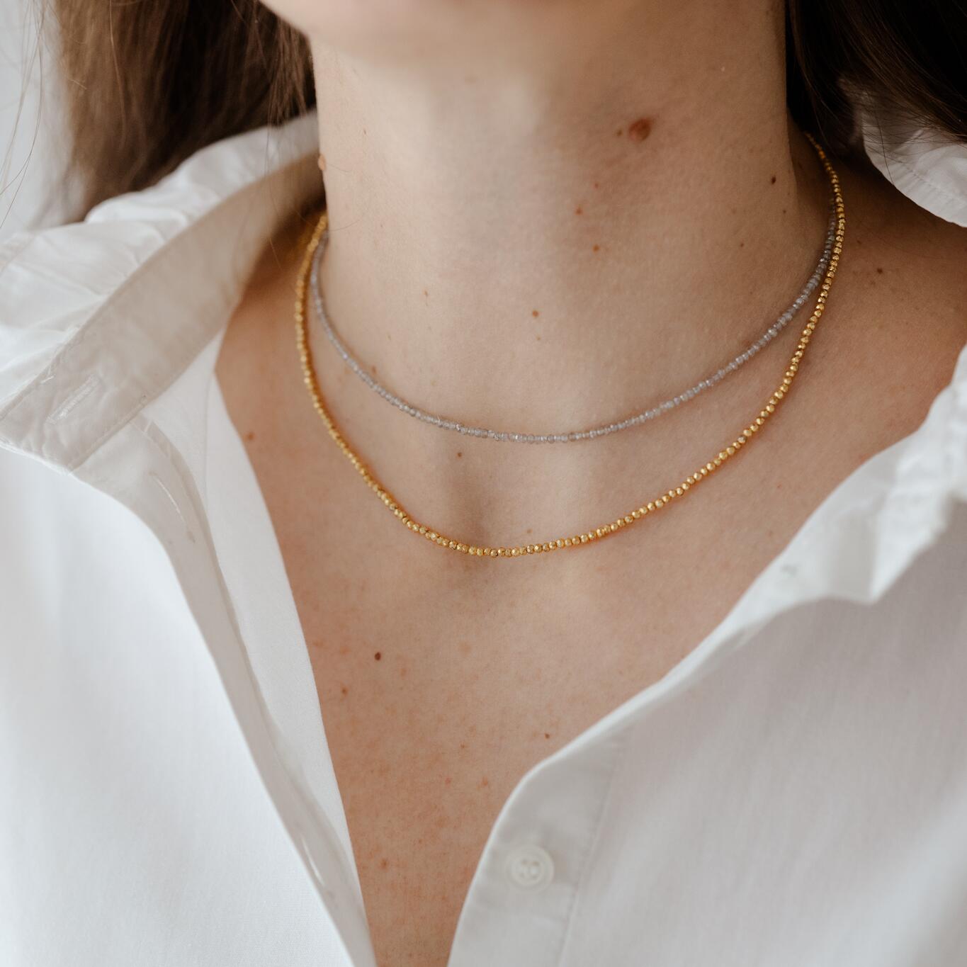 Collana con piccole pietre di labradorite naturale