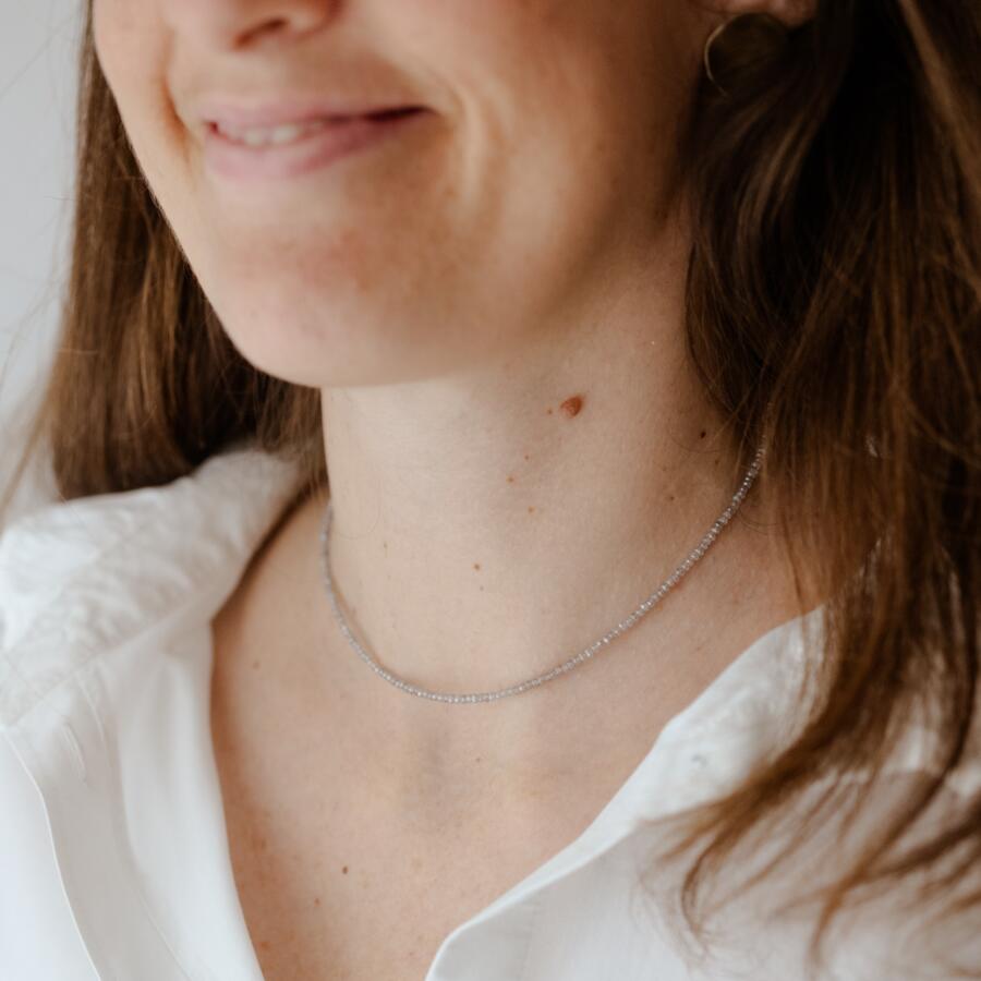 Collana con piccole pietre di labradorite naturale