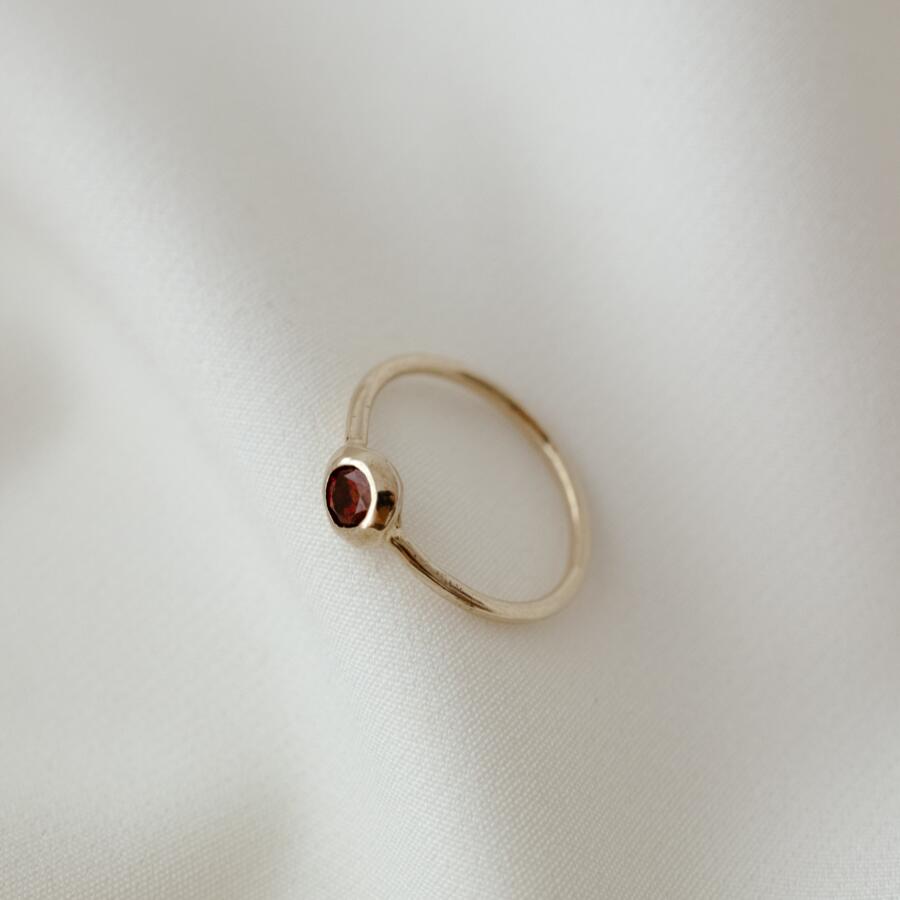 Anello con granato misura 11