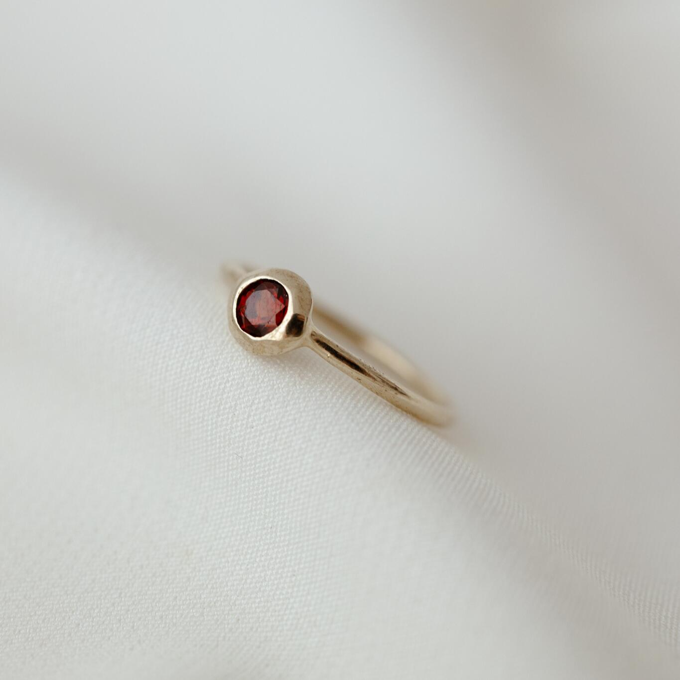 Anello con granato misura 11
